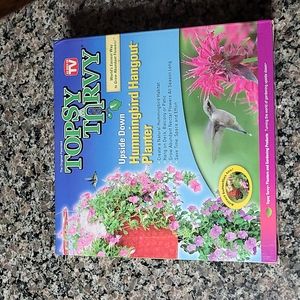 Topsy turvy hummingbird flower hangout plantar new in box